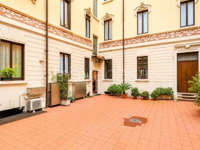 Appartamento in affitto a Milano via Zenale, giardino privato, immobile di prestigio, parzialmente arredato TrovaCasa