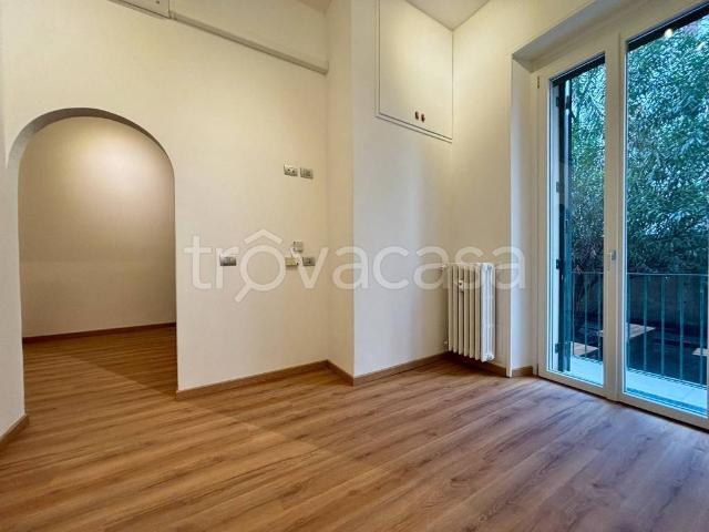 Appartamento in affitto a Milano viale Berengario, giardino privato, parzialmente arredato, aria condizionata TrovaCasa