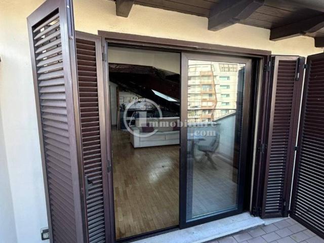 Appartamento in affitto a Milano viale Berengario, 15, arredato, terrazzo, ultimo piano TrovaCasa