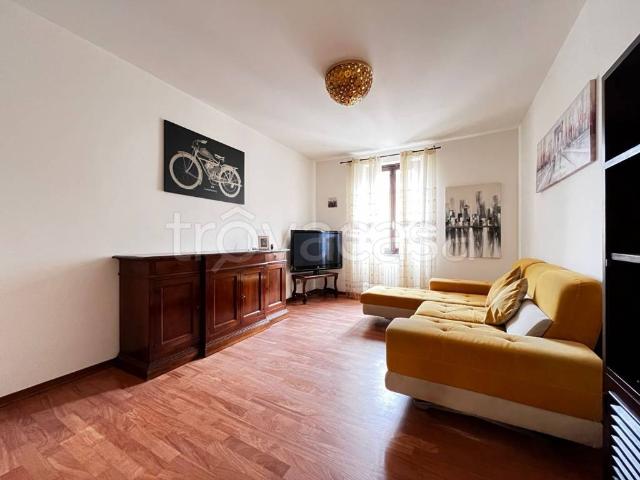 Appartamento in affitto a Milano viale Carlo Espinasse, 5, parzialmente arredato, cantina, balcone TrovaCasa
