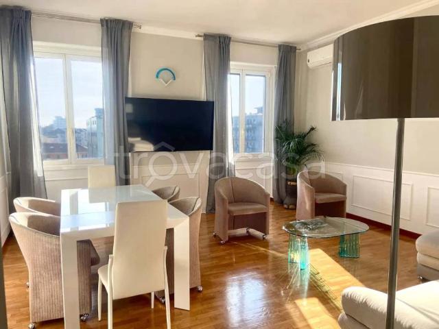 Appartamento in affitto a Milano viale Gabriele d'Annunzio, arredato, balcone, cucina abitabile TrovaCasa