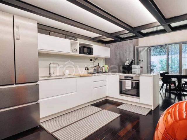 Appartamento in affitto a Milano viale Gabriele d'Annunzio, arredato, terrazzo, ultimo piano TrovaCasa
