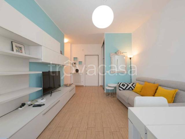 Appartamento in affitto a Milano viale Legioni Romane, arredato, vicinanze negozi, cabina armadio TrovaCasa