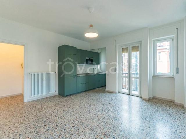 Appartamento in affitto a Milano viale Lucania, 3, terrazzo, ristrutturato, vicinanze negozi TrovaCasa