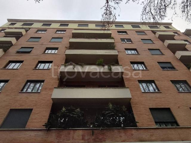 Appartamento in affitto a Milano viale Piave, 8, riscaldamento centralizzato, aria condizionata, servizio di portineria TrovaCasa