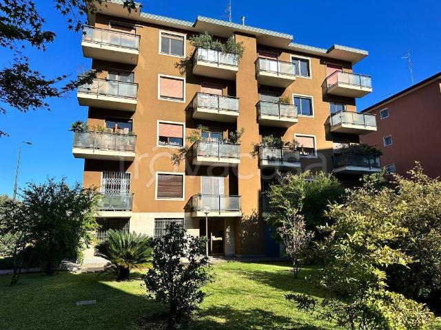 Appartamento in affitto a Milano viale Renato Serra, 16, arredato, ultimo piano, giardino condominiale TrovaCasa