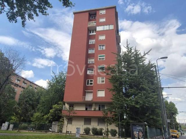Appartamento in affitto a Milano viale Renato Serra, 7, parzialmente arredato, ascensore, libero subito TrovaCasa