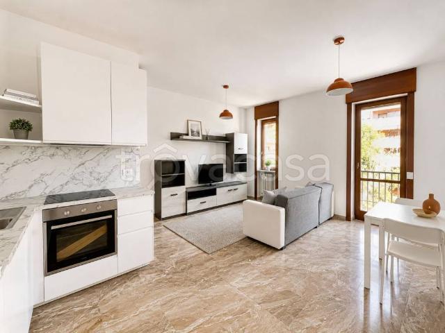 Appartamento in affitto a Milano viale San Gimignano, box, parzialmente arredato, doppia esposizione TrovaCasa