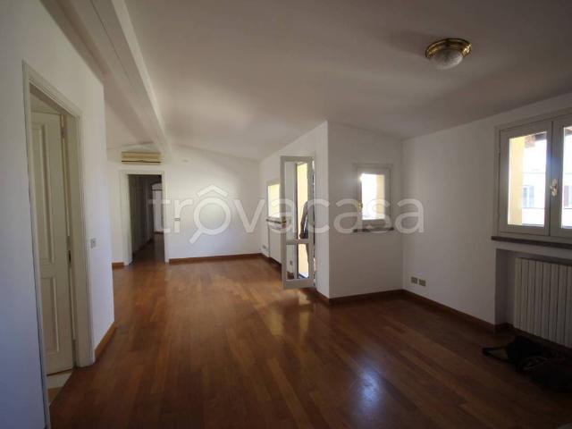 Appartamento in affitto a Milano corso Buenos Aires, terrazzo, riscaldamento autonomo, parzialmente arredato TrovaCasa