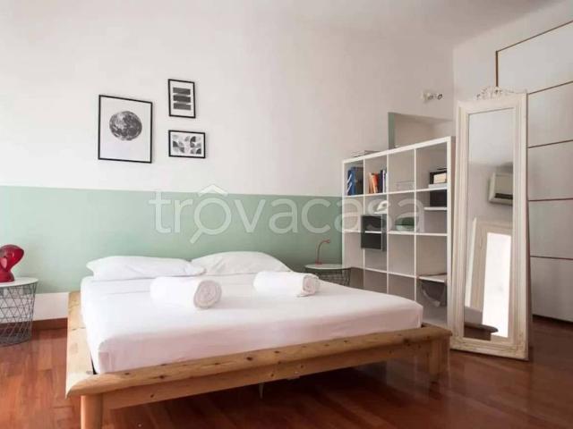 Appartamento in affitto a Milano corso di Porta Ticinese, arredato, cucina a vista, box doccia TrovaCasa
