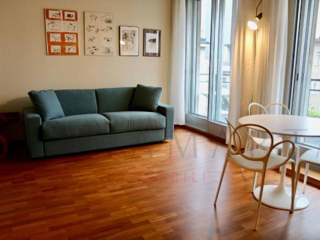 Appartamento in affitto a Milano corso di Porta Nuova, arredato, contesto signorile, balcone TrovaCasa