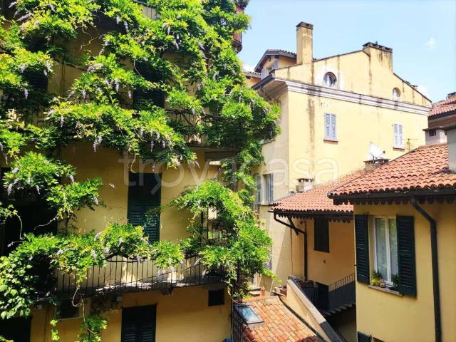 Appartamento in affitto a Milano corso Garibaldi, Lanza