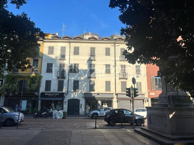 Appartamento in affitto a Milano corso Italia, 26, parzialmente arredato, travi a vista, ascensore TrovaCasa