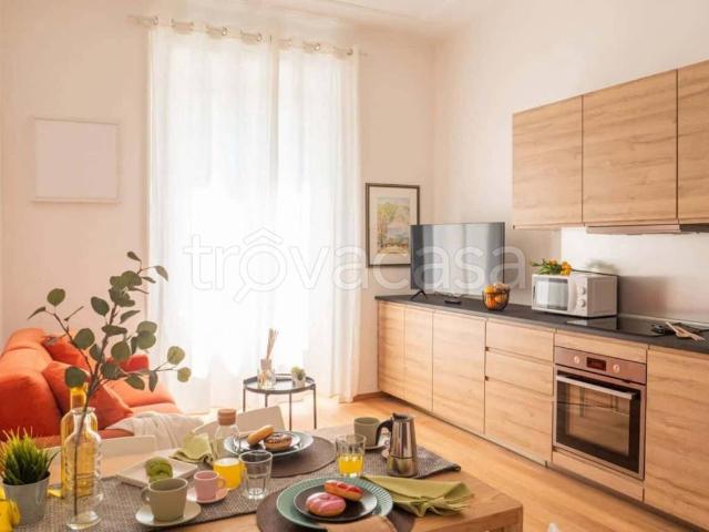 Appartamento in affitto a Milano corso Plebisciti, arredato, vicinanze negozi, cucina a vista TrovaCasa