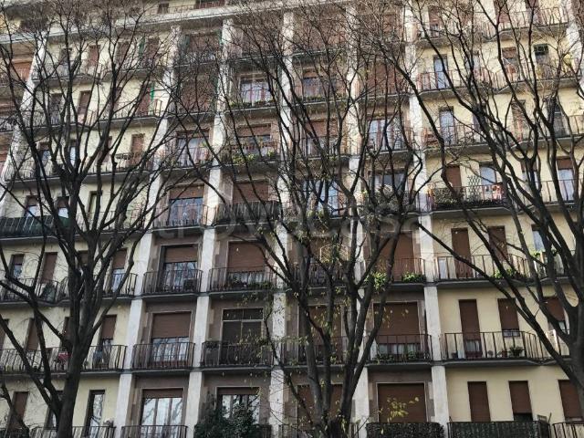 Appartamento in affitto a Milano largo Giovanni Battista Scalabrini, non arredato/vuoto, ascensore, vicinanze negozi TrovaCasa