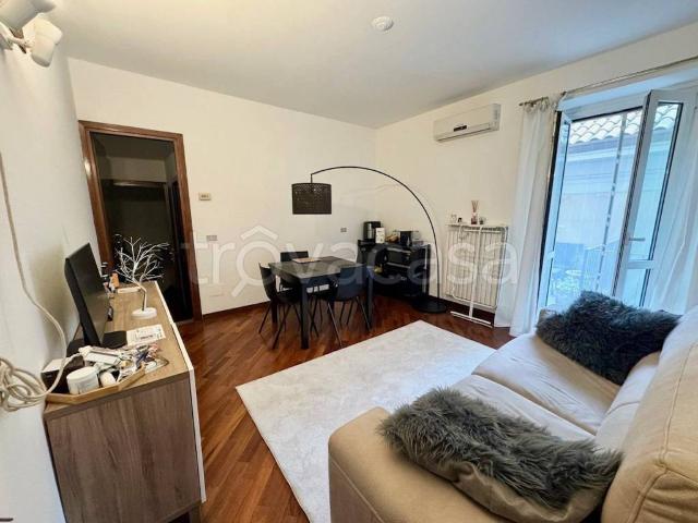 Appartamento in affitto a Milano, parzialmente arredato, balcone, cabina armadio TrovaCasa