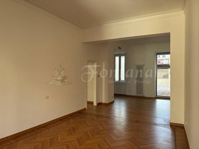 Appartamento in affitto a Milano piazza Santa Maria Beltrade, terrazzo, parzialmente arredato, ascensore TrovaCasa