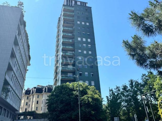 Appartamento in affitto a Milano piazzale Biancamano, arredato, terrazzo, doppia esposizione TrovaCasa