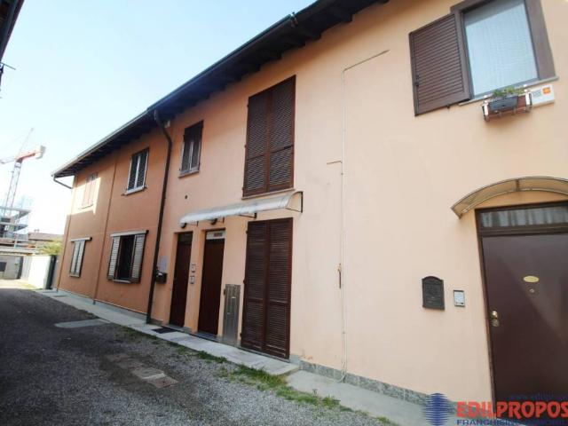 Appartamento in affitto a Misinto via Garibaldi