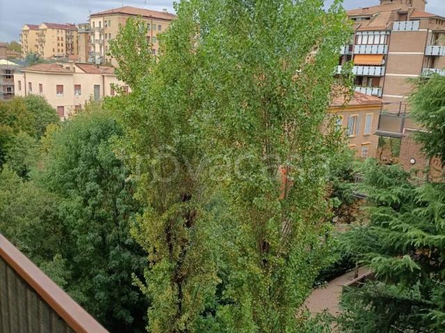 Appartamento in affitto a Modena via Carlo Sigonio, arredato, ascensore, riscaldamento centralizzato TrovaCasa