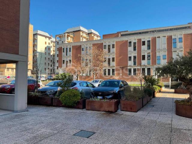 Appartamento in affitto a Modena via Carlo Sigonio, non arredato/vuoto, posto auto, box TrovaCasa