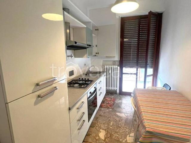 Appartamento in affitto a Modena via Giovanni Battista Amici, arredato, centrale, balcone TrovaCasa