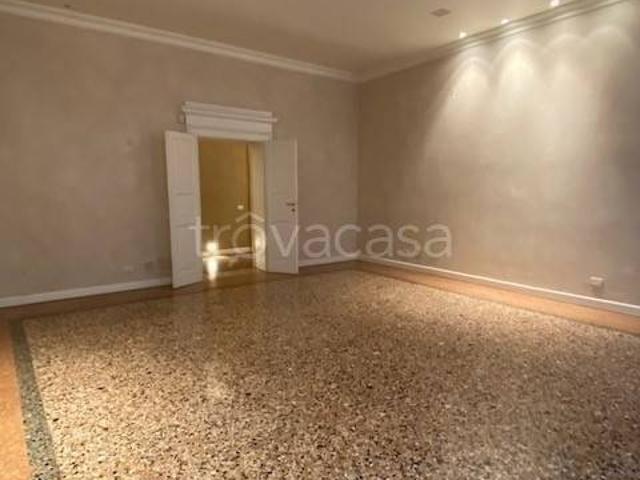 Appartamento in affitto a Modena via Farini, non arredato/vuoto, ascensore, centrale TrovaCasa