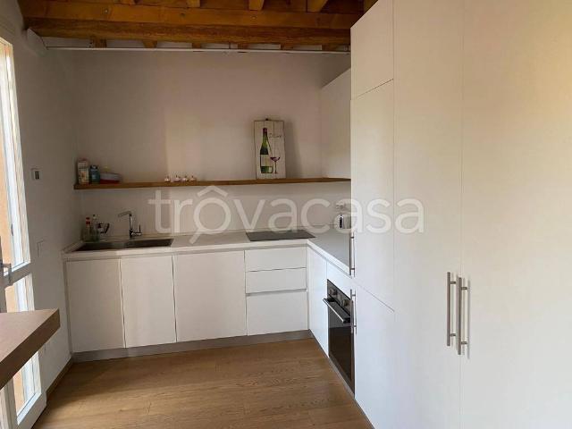 Appartamento in affitto a Modena via Vincenzo Bellini, arredato, box, ascensore TrovaCasa