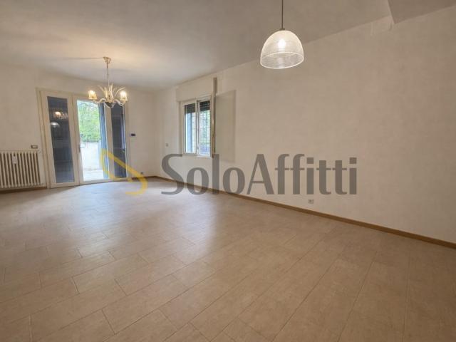 Appartamento in affitto a Modena viale XXII Aprile, non arredato/vuoto, giardino, posto auto TrovaCasa