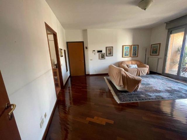 Appartamento in affitto a Modena MO