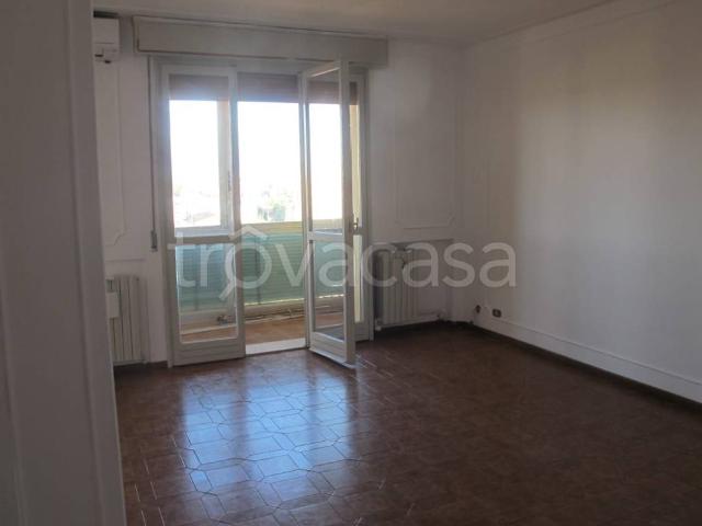 Appartamento in affitto a Modena, non arredato/vuoto, arredato, box TrovaCasa