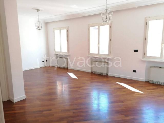 Appartamento in affitto a Modena rua Dei Frati Minori, box, terrazzo, riscaldamento autonomo TrovaCasa