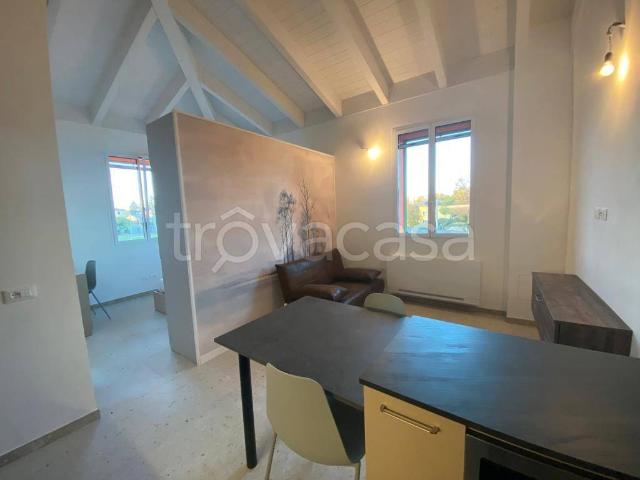 Appartamento in affitto a Modena strada Martiniana, arredato, cucina a vista, studio TrovaCasa