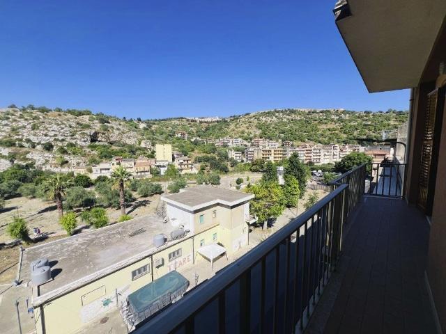 Appartamento in affitto a Modica via Fontana, arredato, riscaldamento autonomo, vista panoramica TrovaCasa