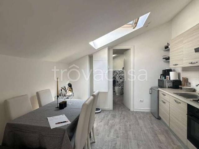 Appartamento in affitto a Moncalieri piazza vittorio 8, parzialmente arredato, centrale, frigorifero TrovaCasa