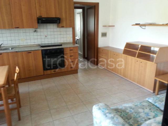 Appartamento in affitto a Montano Lucino, Lucino