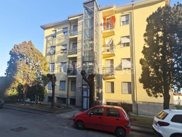 Appartamento in affitto a Montano Lucino verga, 4, non arredato/vuoto, box, ascensore TrovaCasa