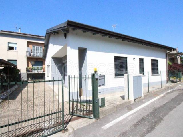 Appartamento in affitto a Montano Lucino via Giotto, arredato, nuova costruzione, cucina a vista TrovaCasa