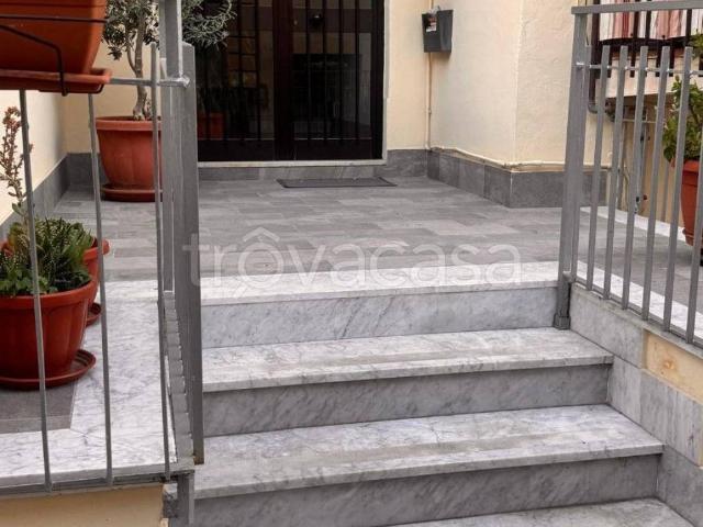 Appartamento in affitto a Monte di Procida via Torregaveta, 15, non arredato/vuoto, buono stato, vicinanze negozi TrovaCasa