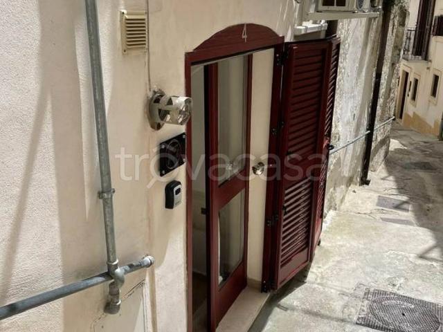 Appartamento in affitto a Monte Sant'Angelo vico Vaira, arredato TrovaCasa