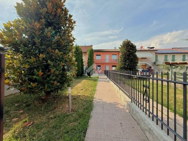 Appartamento in affitto a Montecchio Maggiore via Piazza Vecchia, 26, non arredato/vuoto, giardino privato, box TrovaCasa