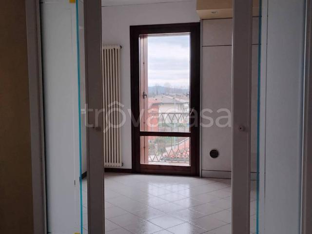 Appartamento in affitto a Montebello Vicentino via Pesa, 1/a, non arredato/vuoto, ultimo piano, centrale TrovaCasa