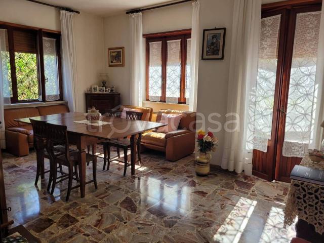 Appartamento in affitto a Monterotondo via Francesco Grasselli, arredato, zona residenziale, infissi in legno TrovaCasa