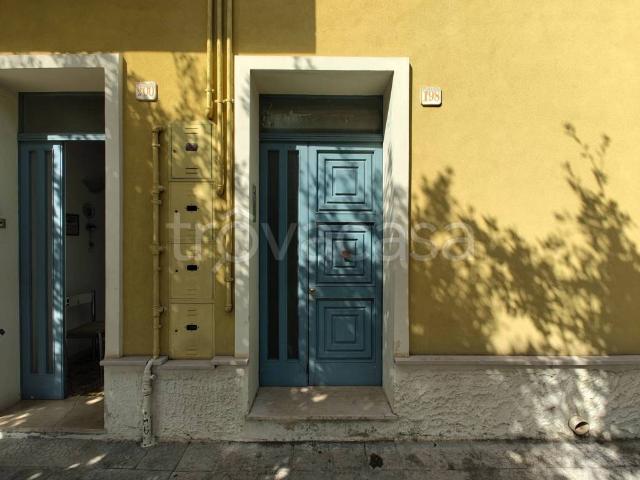 Appartamento in affitto a Monteroni di Lecce viale Trieste, 198, arredato, terrazzo, vicinanze negozi TrovaCasa