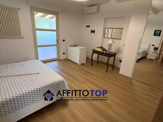 Appartamento in Affitto a Montignoso