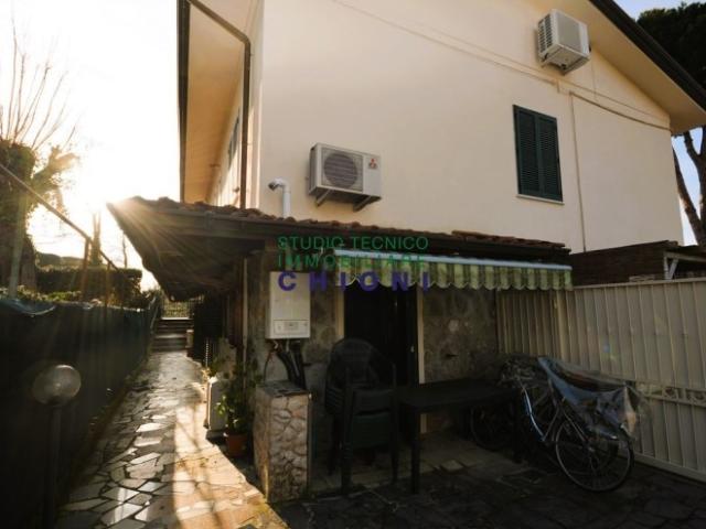 Appartamento in affitto a Montignoso