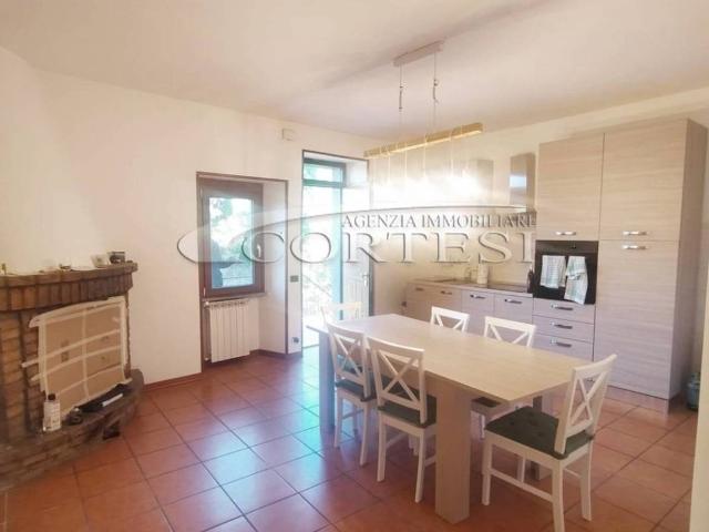 Appartamento in affitto a Montone via dell'Industria, non arredato/vuoto, giardino, terrazzo TrovaCasa