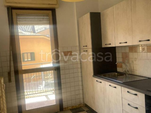 Appartamento in affitto a Morbegno via Senatore Ezio Vanoni, parzialmente arredato, centrale, balcone TrovaCasa