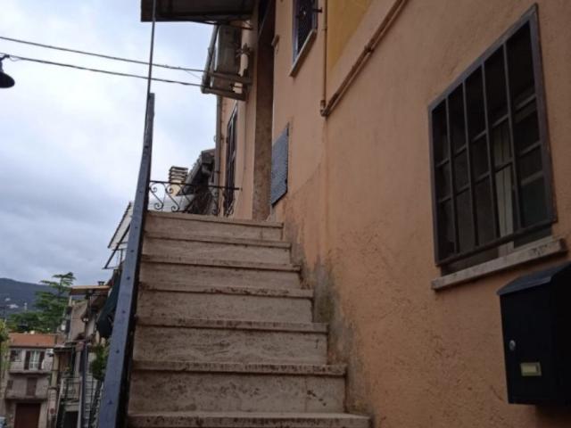 Appartamento in affitto a Moricone via Benedetto Cairoli 27, arredato, ristrutturato, aria condizionata TrovaCasa