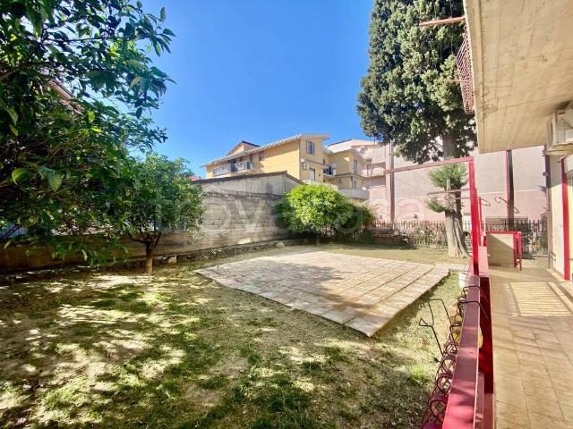 Appartamento in affitto a Motta Sant'Anastasia via Papa Giovanni xxiii, 23, arredato, giardino privato, terrazzo TrovaCasa